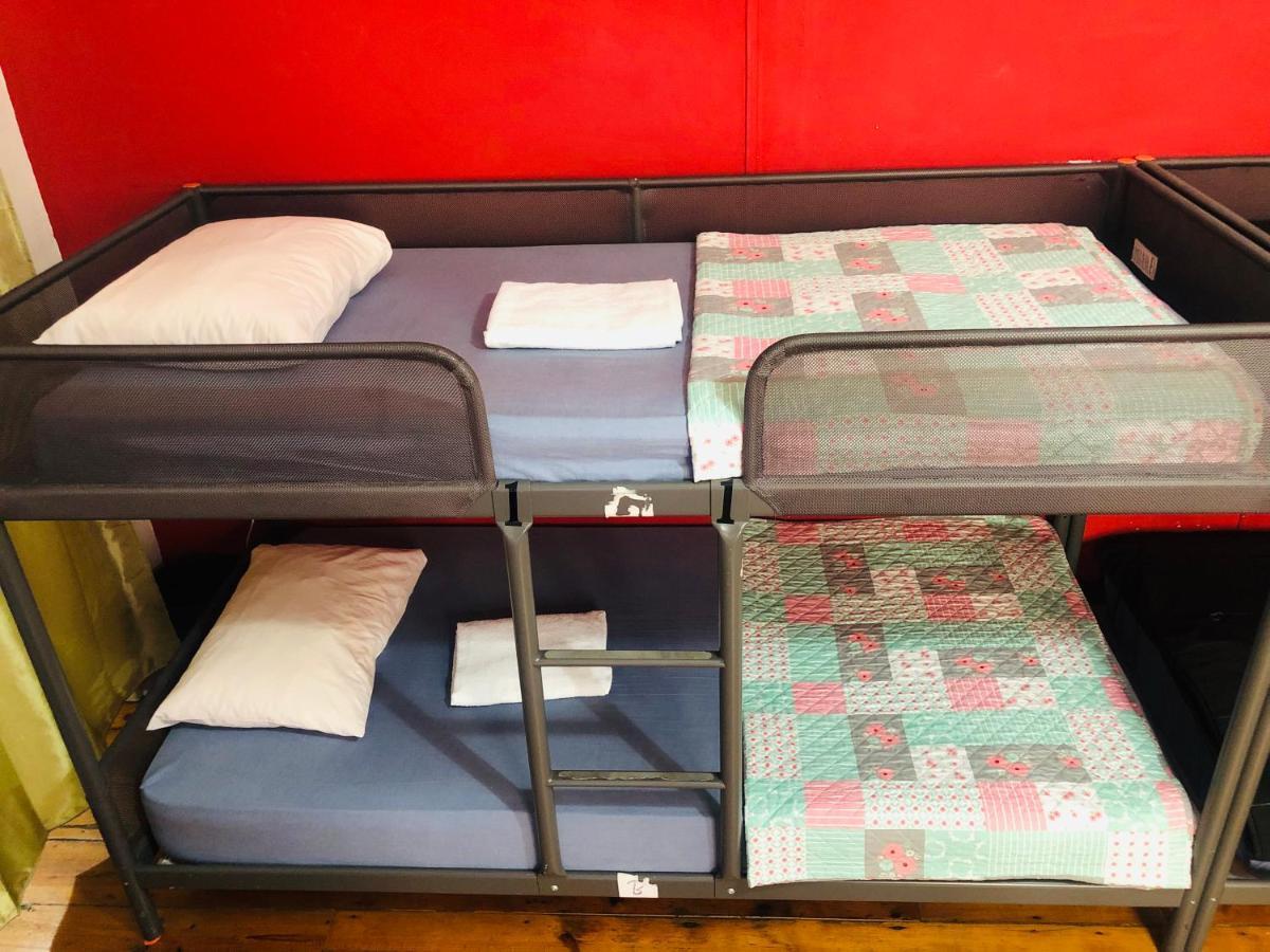 Asian Everest House Hostal *